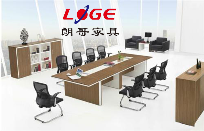 會(huì)議桌。